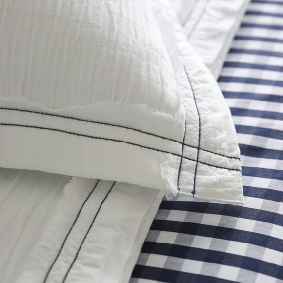 BNWT Thayer Matelasse - Standard Sham - WHITE/NAVY - Picture 1 of 3
